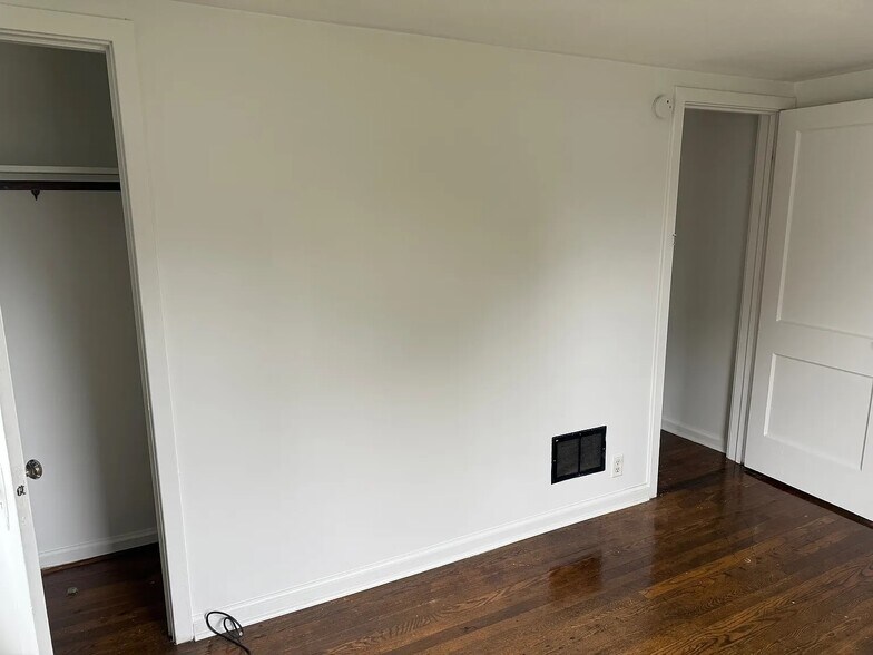 Building Photo - 430 Oak St