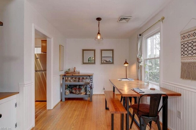 Building Photo - 171 W Bay Ave