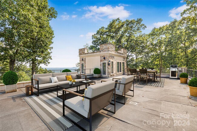 Building Photo - 49 Castle Ct