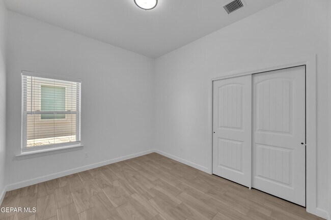 Building Photo - 781 Cedarwood Ave