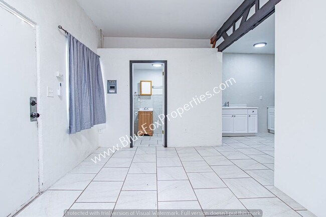 Building Photo - 204 W Sahuaro St