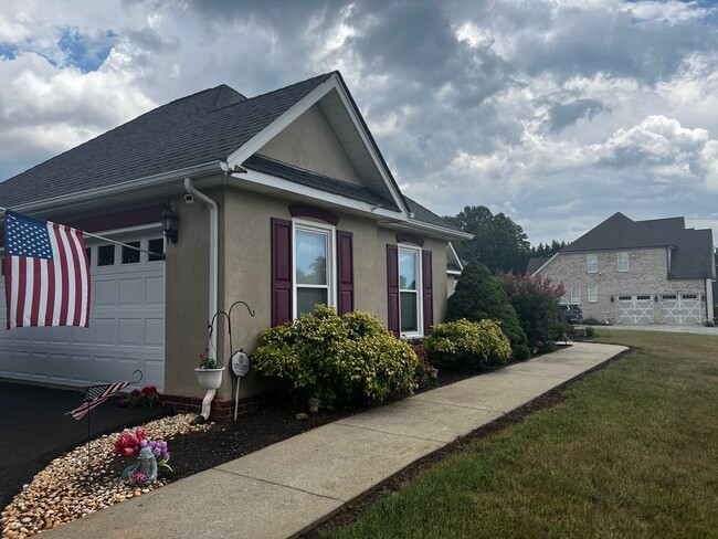 Building Photo - One Level Home in Bedford County