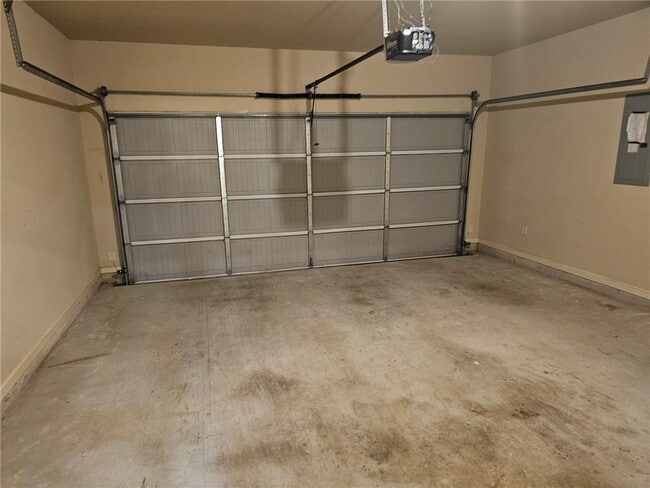 Building Photo - 6390 Elmshorn Way