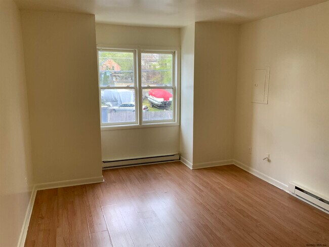 Building Photo - 301 3rd St