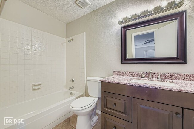 Building Photo - 1322 Jasmine Dr