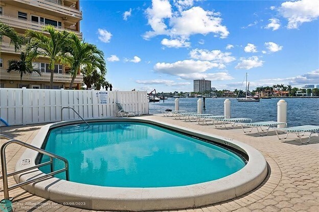 Building Photo - 95 N Birch Rd