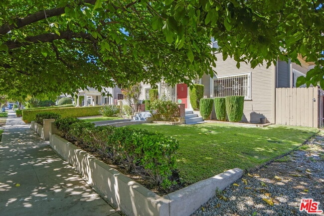 Building Photo - 975 Westchester Pl