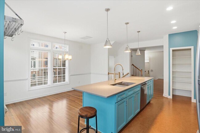 Building Photo - 901 Harrison Cir