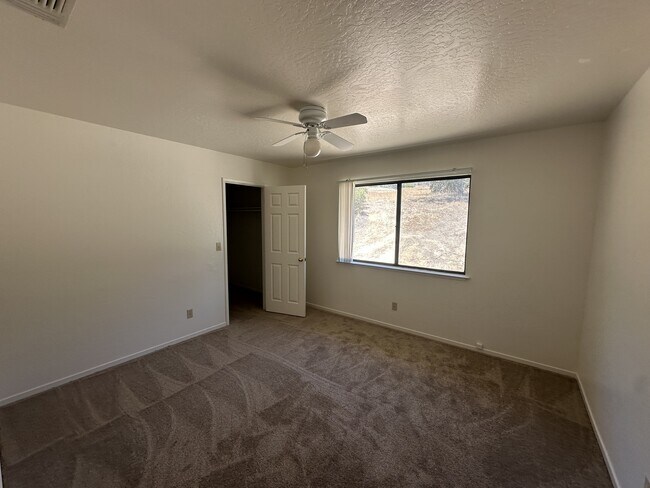 Building Photo - 44966 Person Loop S