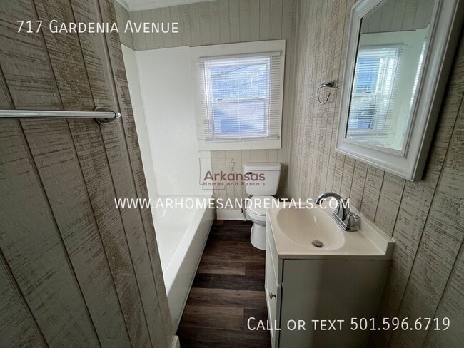 Building Photo - 717 Gardenia Ave