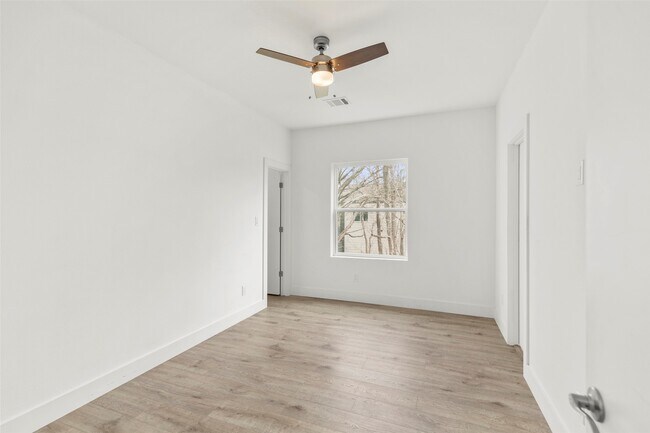 Building Photo - 2202 Wavell St