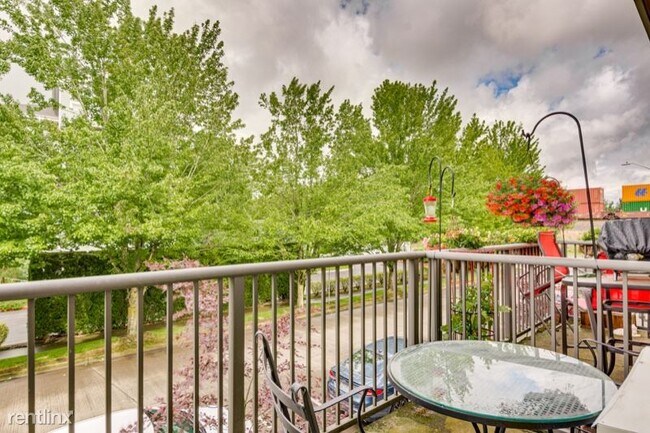 Building Photo - 3 br, 2 bath Condo - 1526 SE Cutter Ln