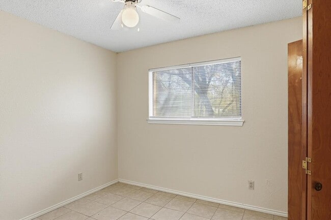 Building Photo - 405 Whitetail Dr