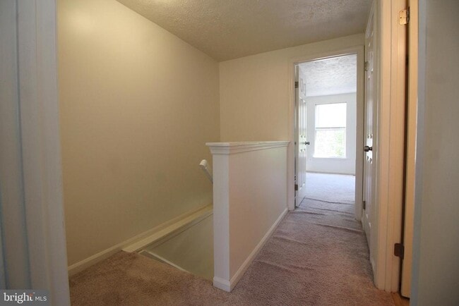Building Photo - 1544 Woodcrest Dr