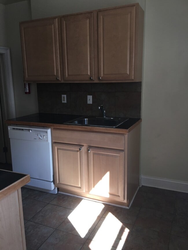 Building Photo - 234 N Summit St