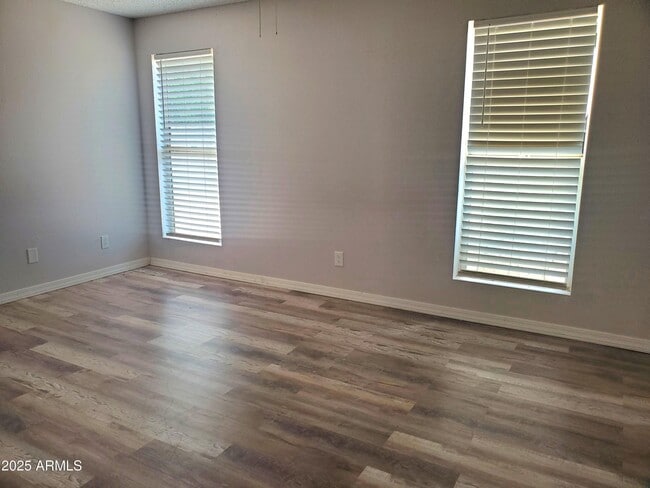 Building Photo - 1511 E Desert Dr