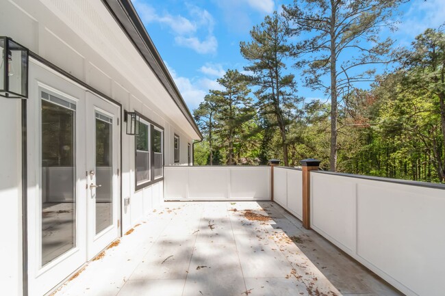 Building Photo - Your New Home Awaits!