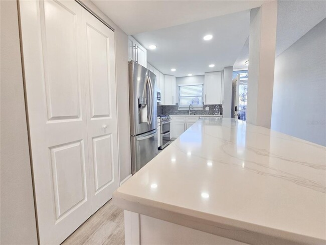 Building Photo - 5900 Shore Blvd S