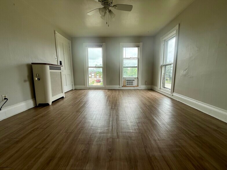 Living Room - 321 Clay St