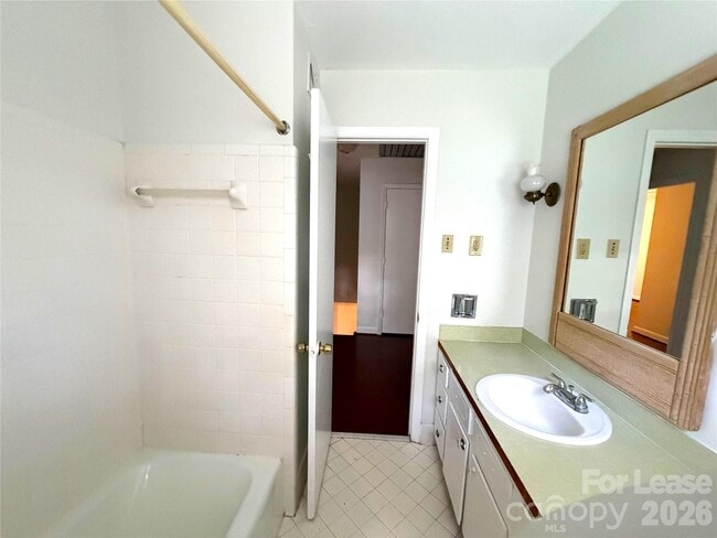 Building Photo - 5016 Vescova Ct