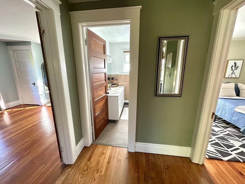 Building Photo - 608 Ackerman Ave