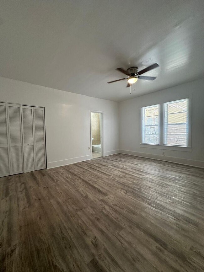 Building Photo - Amazing Apt next to the Park!