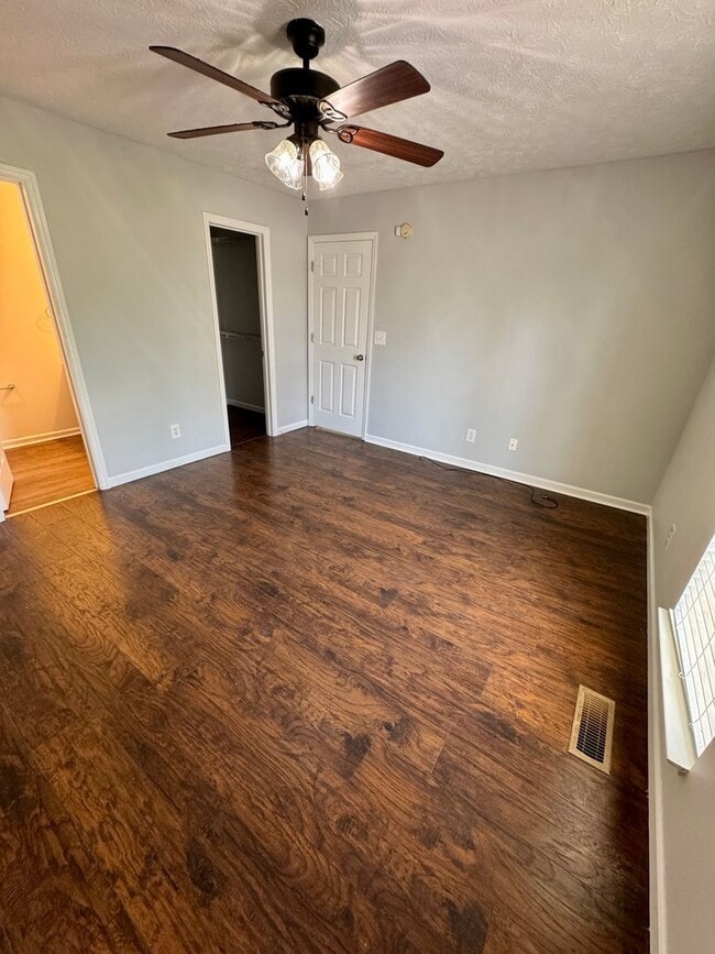 Building Photo - 3 bed & 2 bath located in Oxford! Additional photos coming soon!