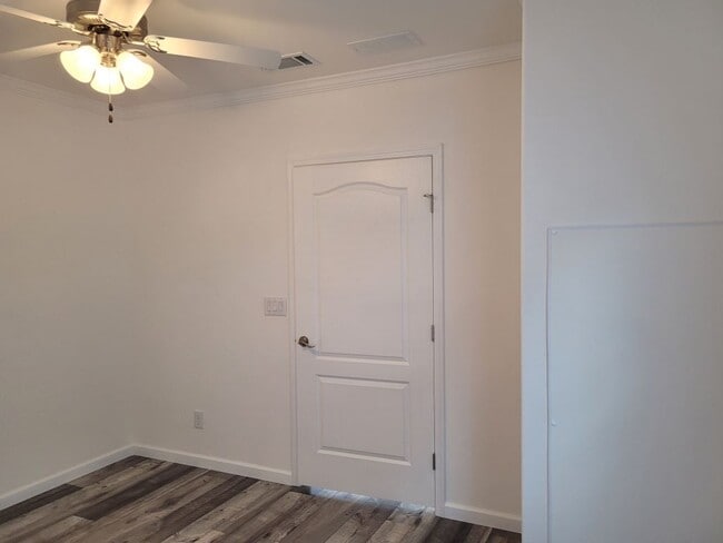 Building Photo - 5600 Jennie St