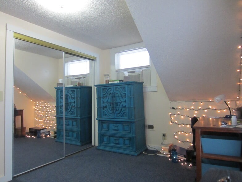 Building Photo - 1320 Vermont St