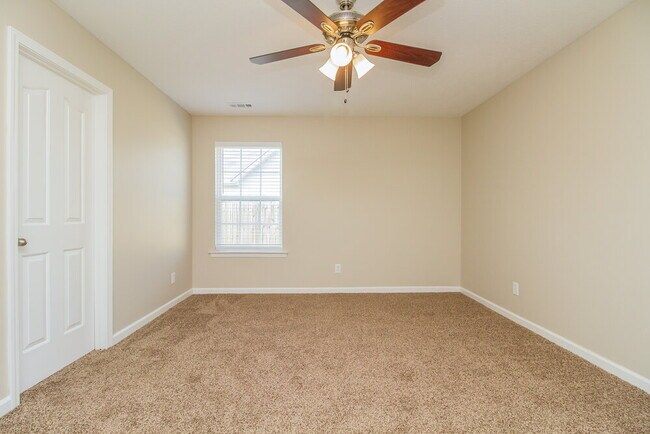 Building Photo - 2244 Rosecran Cir