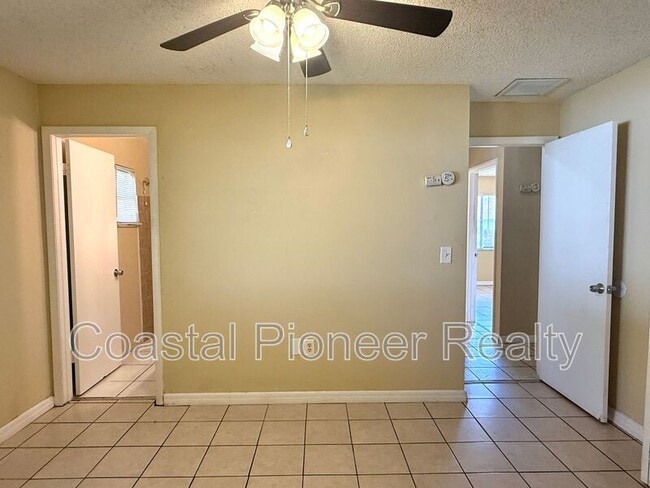 Building Photo - 6063 Shingler Ave