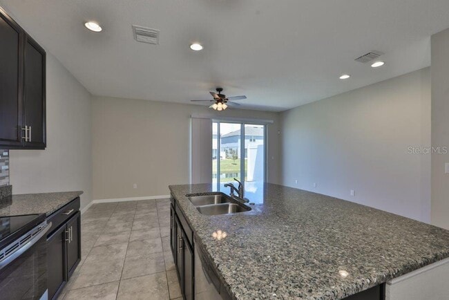 Building Photo - 7045 Grand Elm Dr