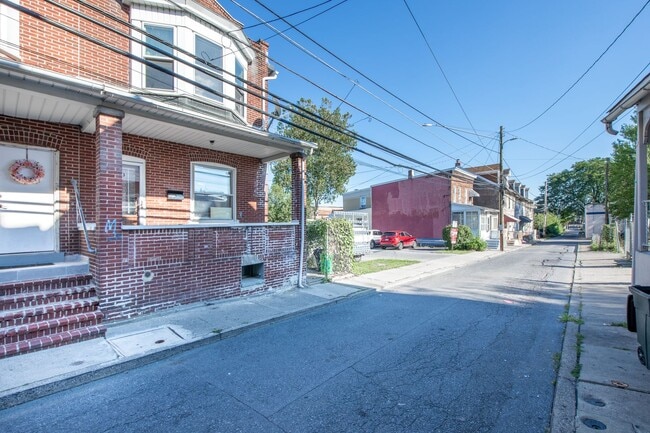 Building Photo - ? Spacious 4-Bedroom Home in Allentown – M...