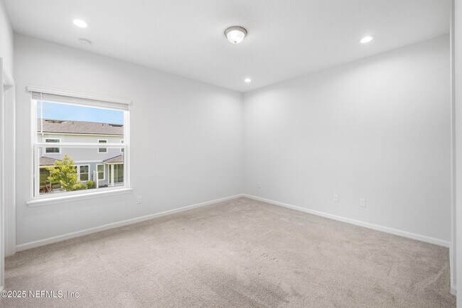 Building Photo - 243 Pine Bluff Dr