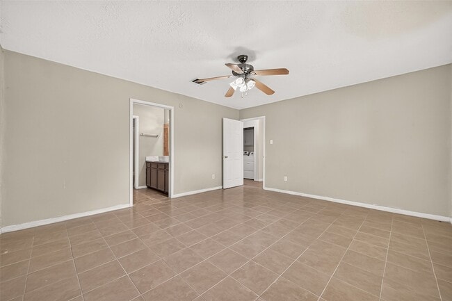 Building Photo - 2523 Creekway Cir