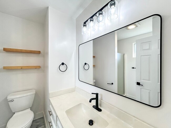 Building Photo - Gorgeous 3B/2BA house w/ Large Backyard, A...