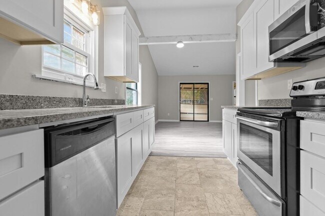 Building Photo - 1042 Mainstreet Lake Dr