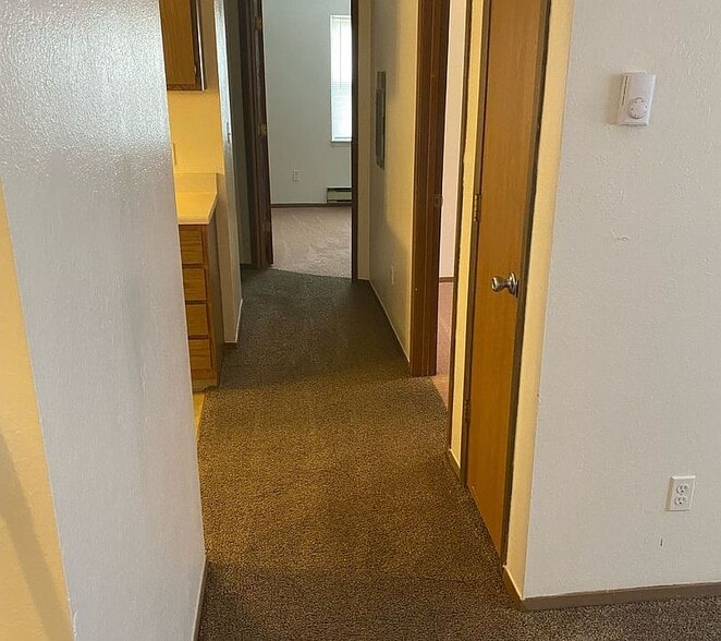 Building Photo - 125 Crescent Lake Rd