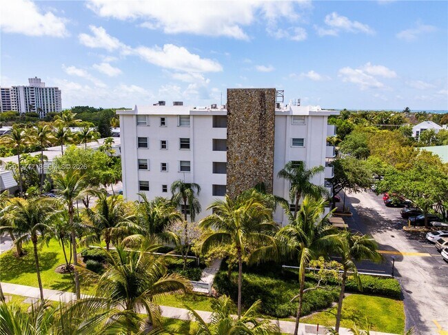 Building Photo - 210 Seaview Dr