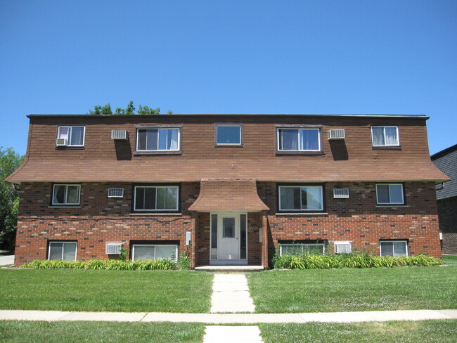 Primary Photo - 1300 Getzelman Dr