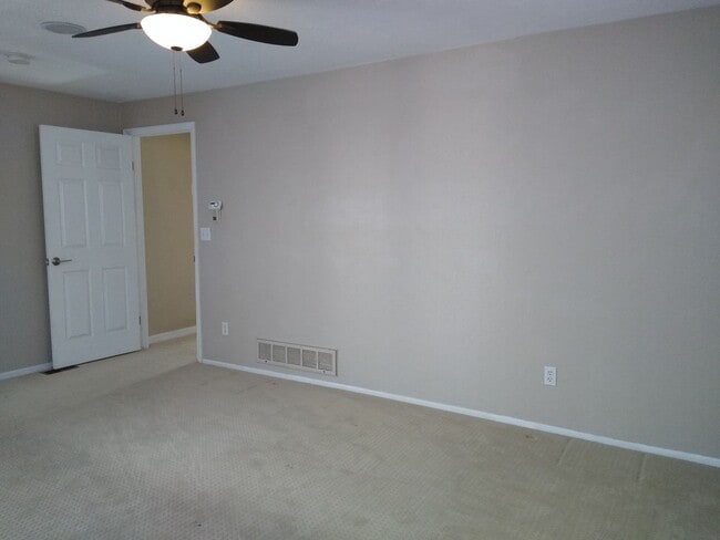 Building Photo - Stunning Ranch Home - Amazing Location - Backs up to Cherry Creek Trail