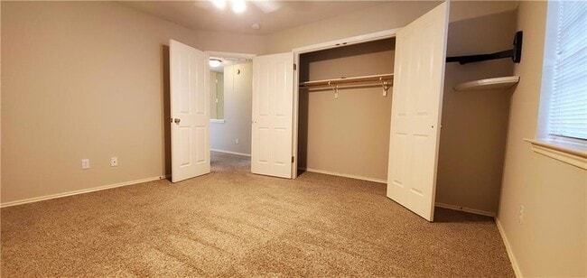 Building Photo - 1802 White Oak Cove