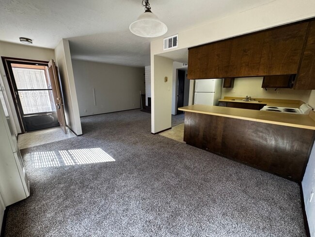 Building Photo - Great 1 Bedroom Near Rust Medical Center