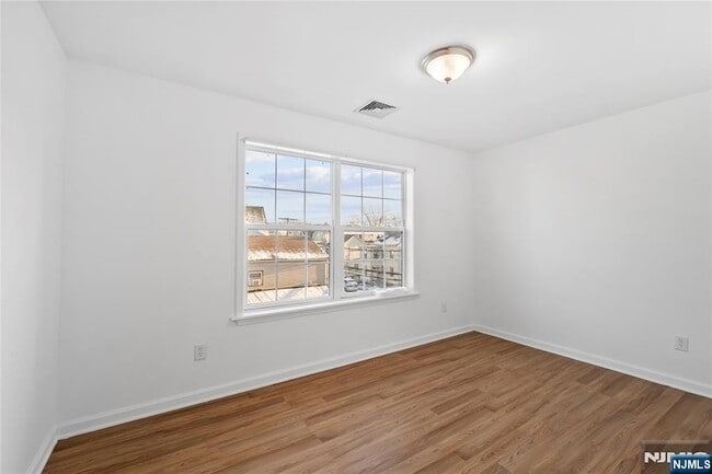 Building Photo - 110 Redwood Ave