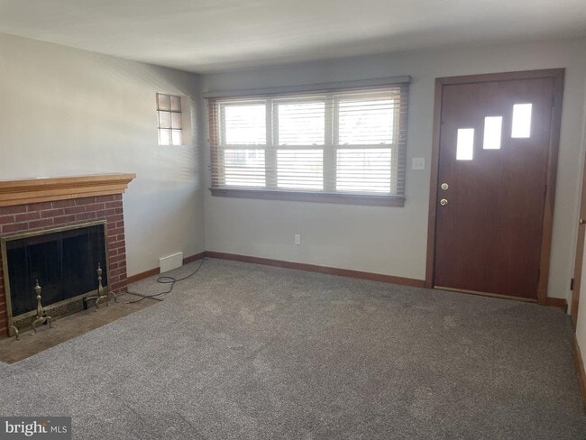 Building Photo - 5017 Mauretania Ave