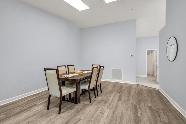 Building Photo - 3811 Arelia Dr