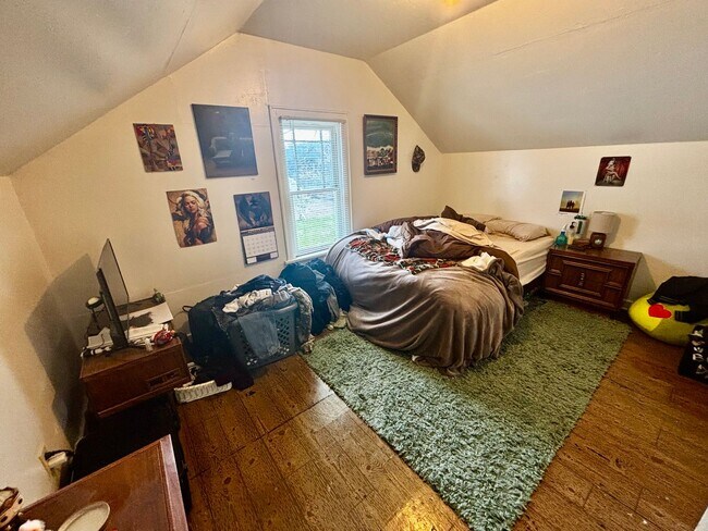 Building Photo - 404 S Van Buren St