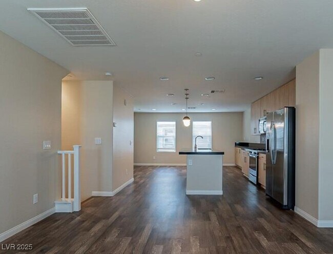 Building Photo - 9050 W Tropicana Ave