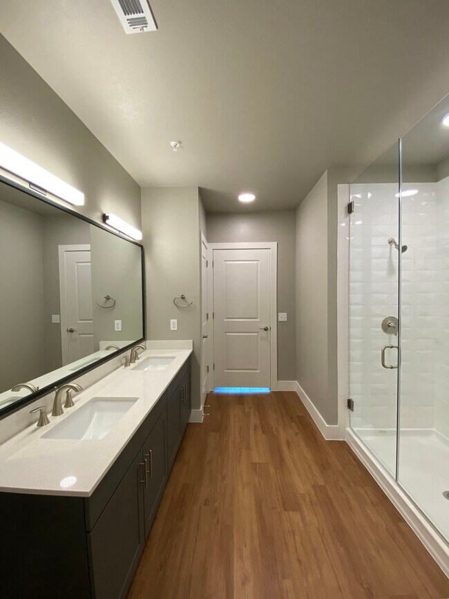 Building Photo - 1112 Giulianna Rd