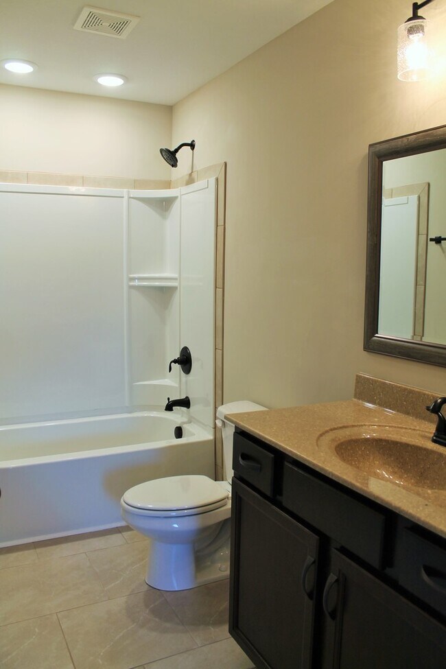 Building Photo - 261 Azalea Dr